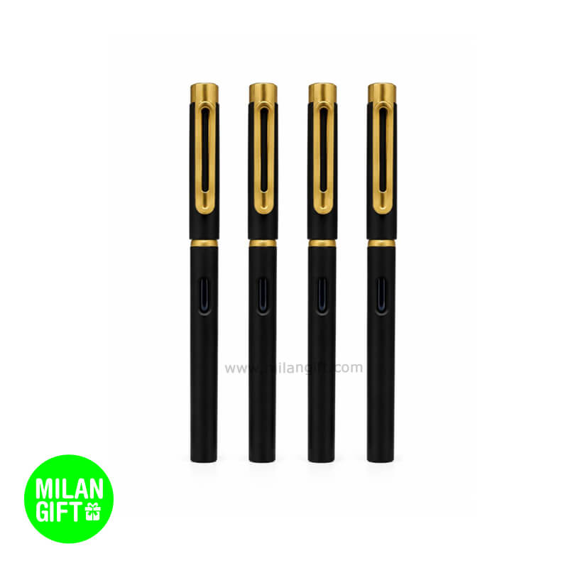 خودکار کد 2022 با روکش جیر مشکی و گیره طلایی پهن